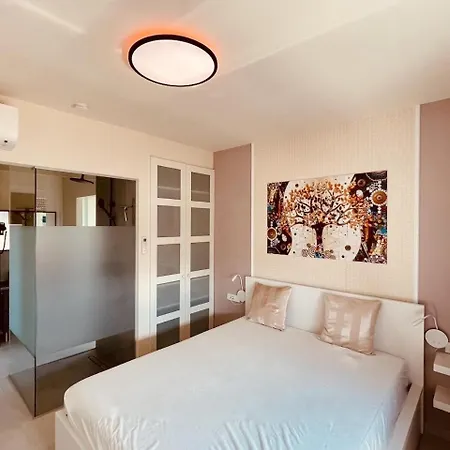 Mit Beheiztem Pool, 60 M Vom Apartament Maslenica