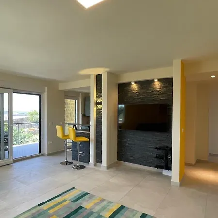 Appartement Geschmacksvolle Mit Pool Nur 60 M Vom Fuer Bis 5 Personen Maslenica