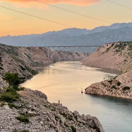 Geschmacksvolle Mit Pool Nur 60 M Vom Fuer Bis 5 Personen Maslenica