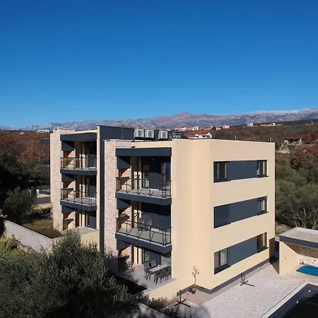 Mit Beheiztem Pool, 60 M Vom * Maslenica