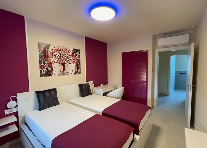 Geschmacksvolle Mit Pool Nur 60 M Vom Fuer Bis 5 Personen Appartement Maslenica